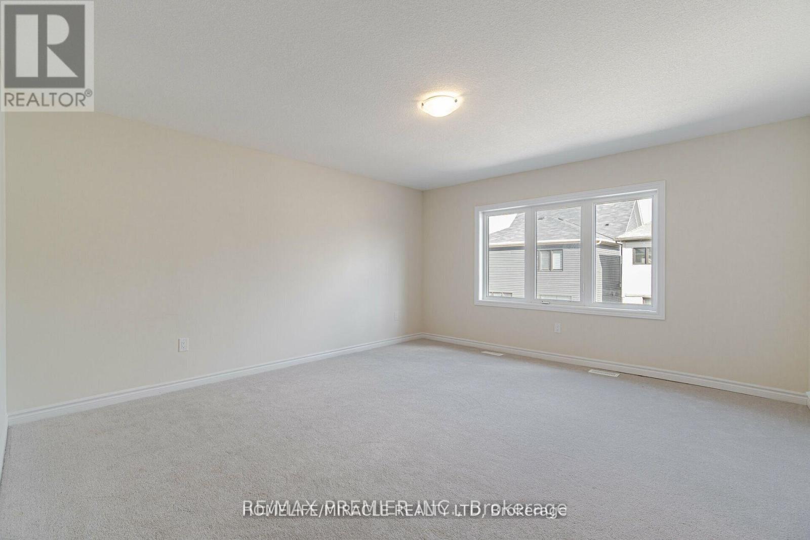 70 Ever Sweet Way, Thorold, ON - Indoor Photo Showing Other Room