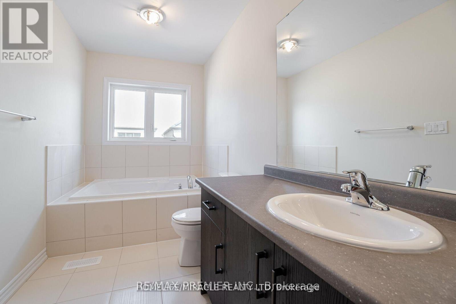 70 Ever Sweet Way, Thorold, ON - Indoor Photo Showing Bathroom