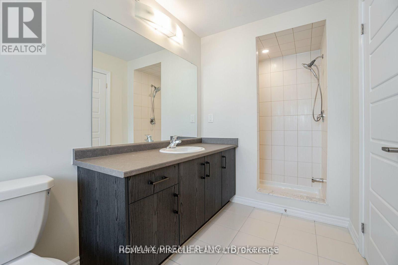 70 Ever Sweet Way, Thorold, ON - Indoor Photo Showing Bathroom