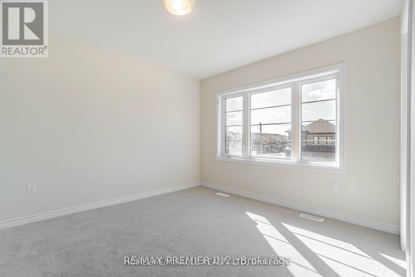 70 Ever Sweet Way, Thorold, ON - Indoor Photo Showing Other Room