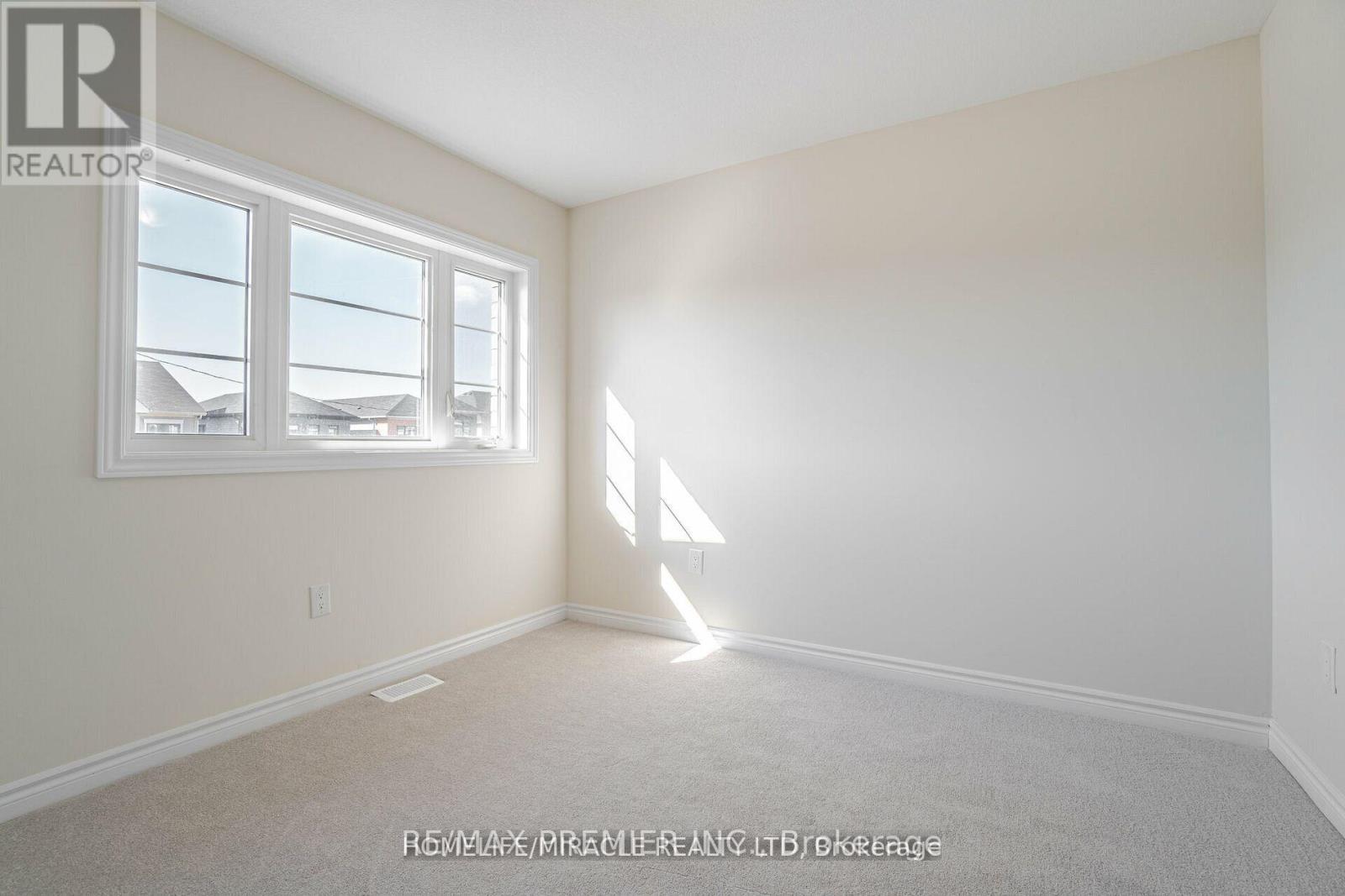 70 Ever Sweet Way, Thorold, ON - Indoor Photo Showing Other Room