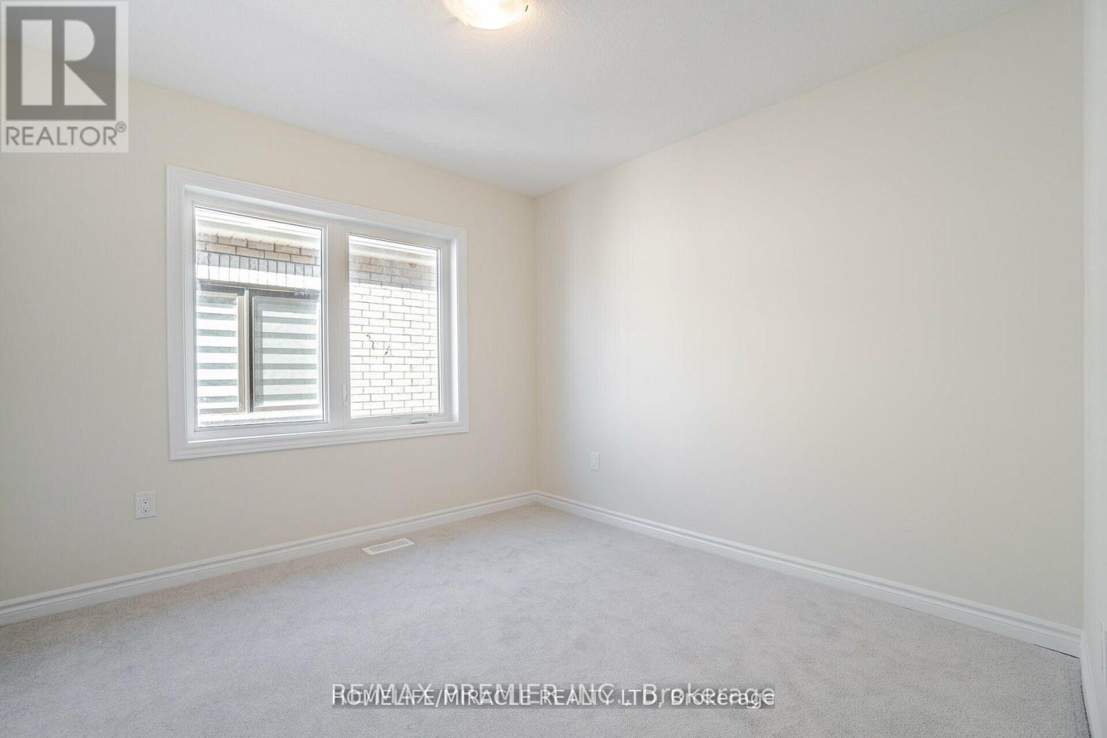 70 Ever Sweet Way, Thorold, ON - Indoor Photo Showing Other Room