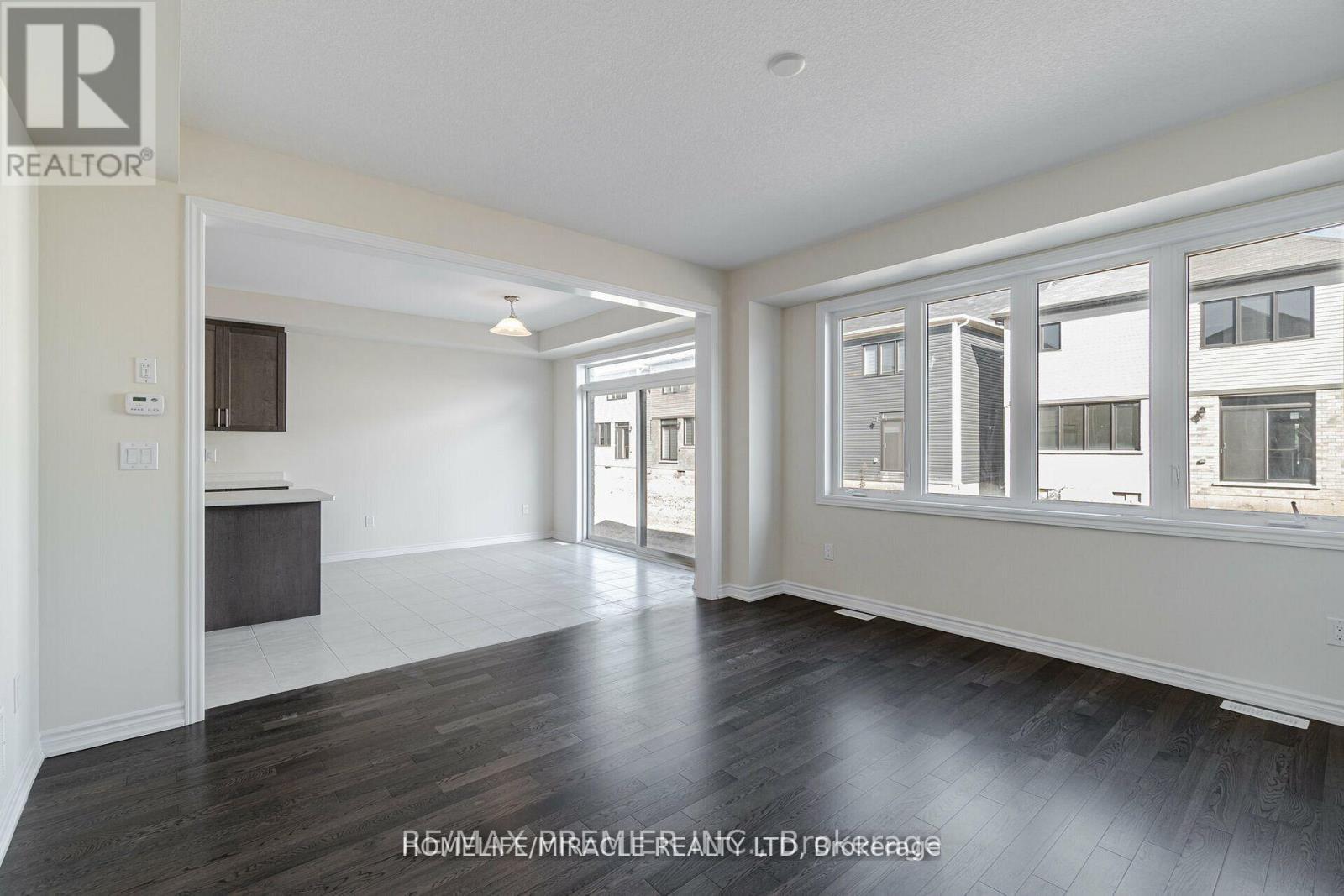 70 Ever Sweet Way, Thorold, ON - Indoor Photo Showing Other Room