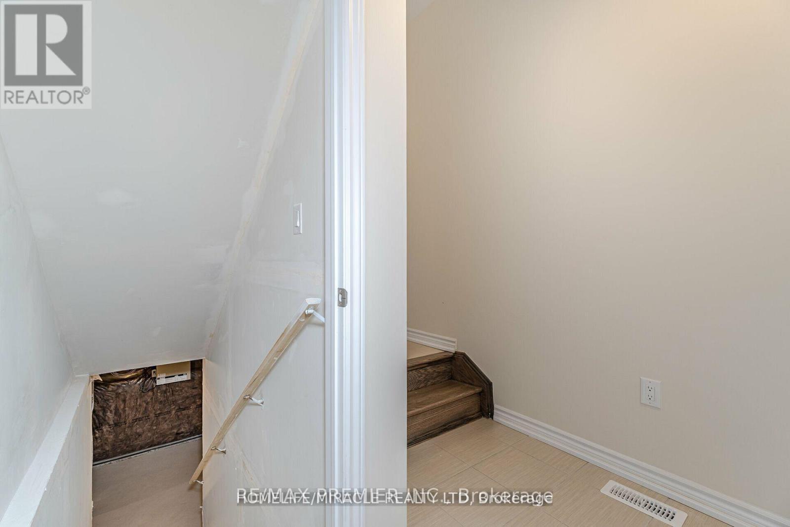 70 Ever Sweet Way, Thorold, ON - Indoor Photo Showing Other Room