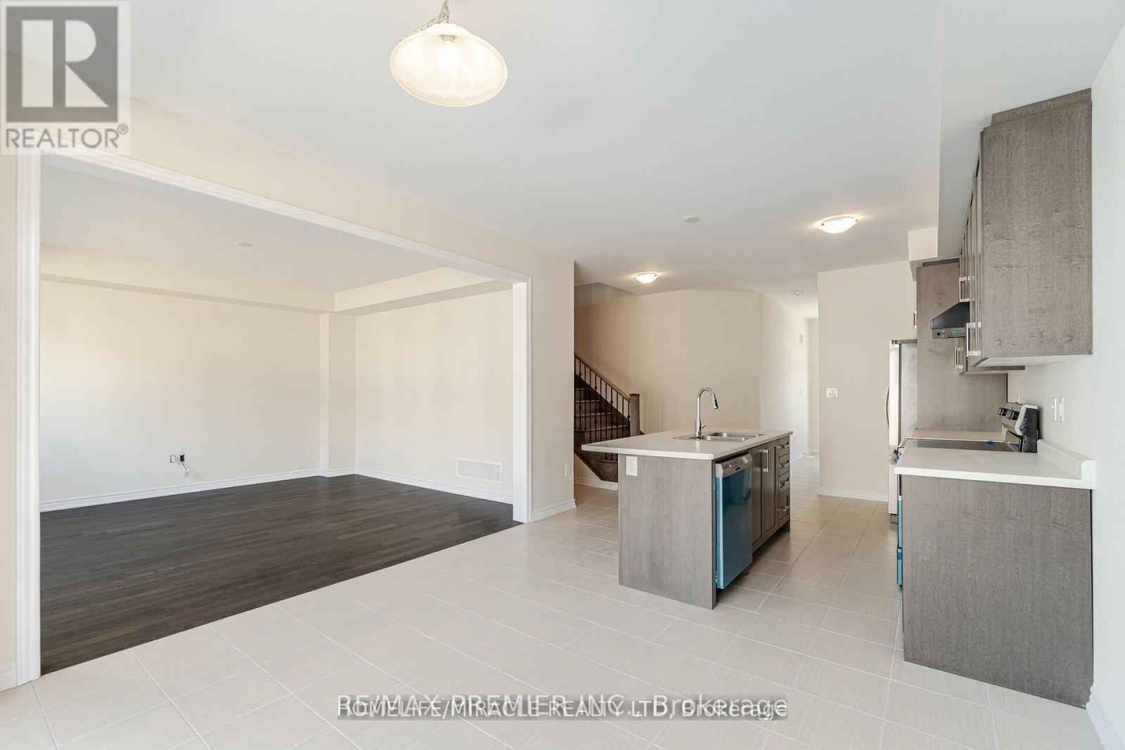 70 Ever Sweet Way, Thorold, ON - Indoor Photo Showing Kitchen