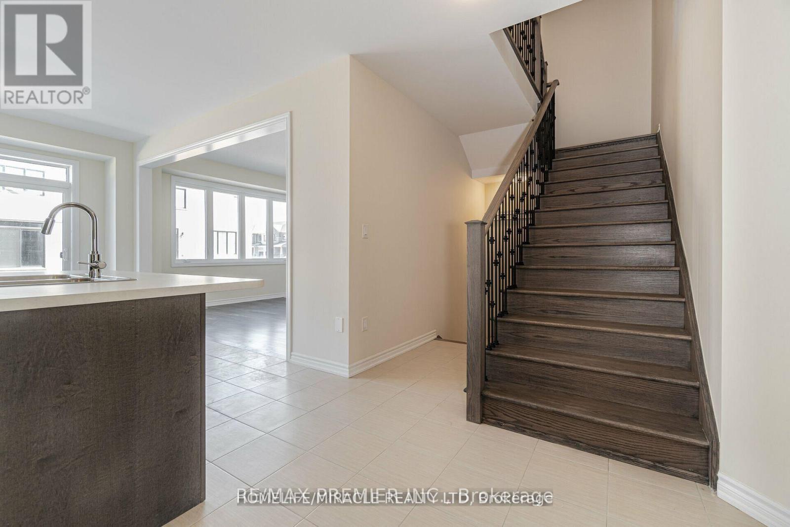 70 Ever Sweet Way, Thorold, ON - Indoor Photo Showing Other Room