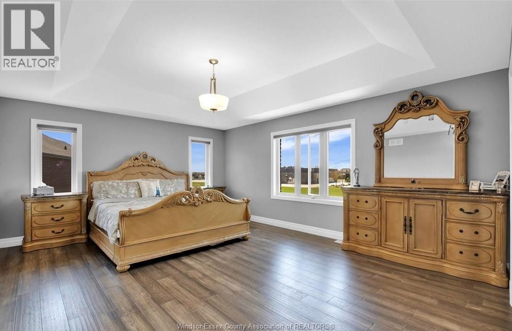 1099 Vincent Crescent, Lakeshore, ON - Indoor Photo Showing Bedroom