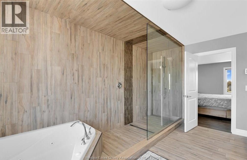 1099 Vincent Crescent, Lakeshore, ON - Indoor Photo Showing Bathroom