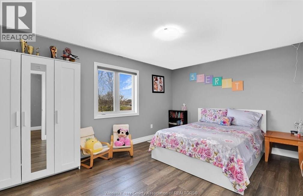 1099 Vincent Crescent, Lakeshore, ON - Indoor Photo Showing Bedroom