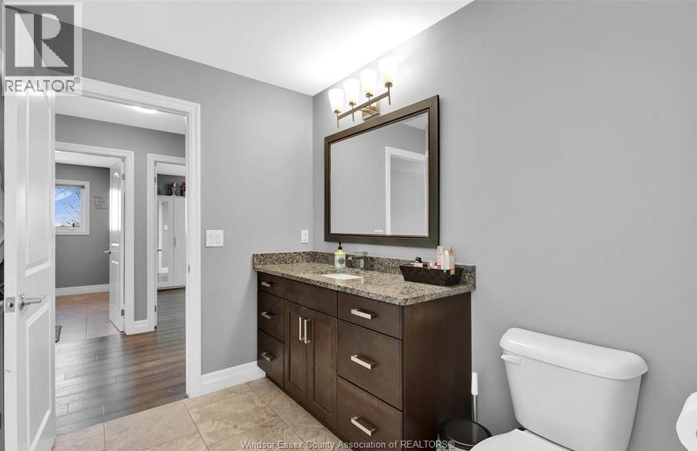 1099 Vincent Crescent, Lakeshore, ON - Indoor Photo Showing Bathroom