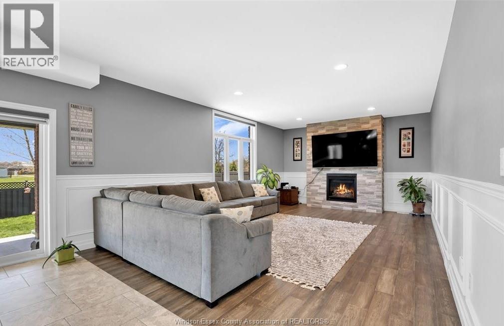 1099 Vincent Crescent, Lakeshore, ON - Indoor Photo Showing Living Room With Fireplace