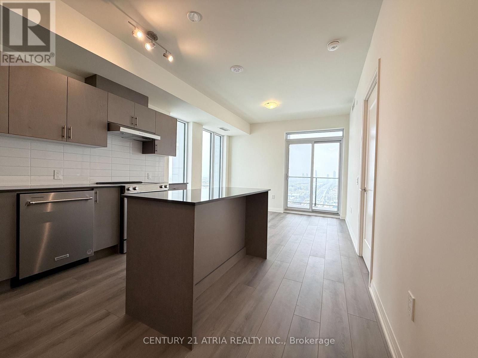 2021 - 8960 Jane Street, Vaughan, ON - Indoor Photo Showing Kitchen