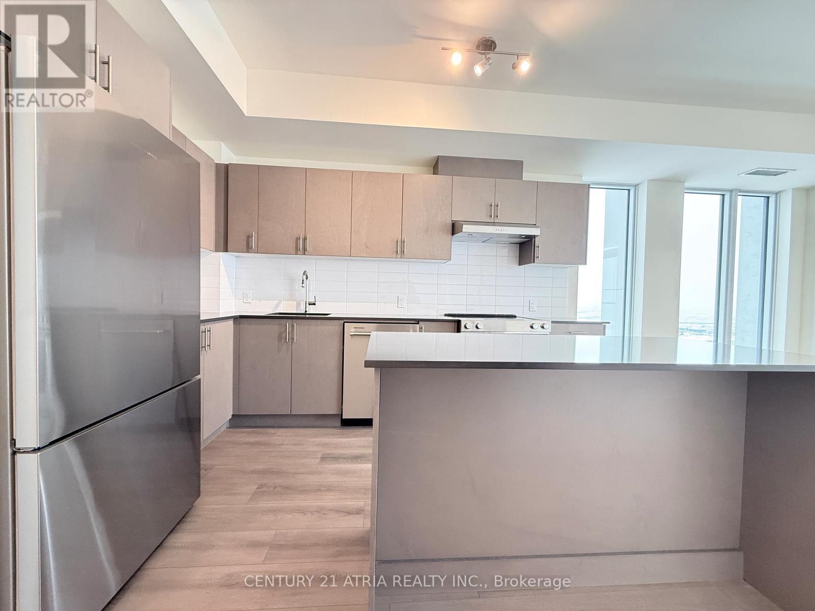 2021 - 8960 Jane Street, Vaughan, ON - Indoor Photo Showing Kitchen
