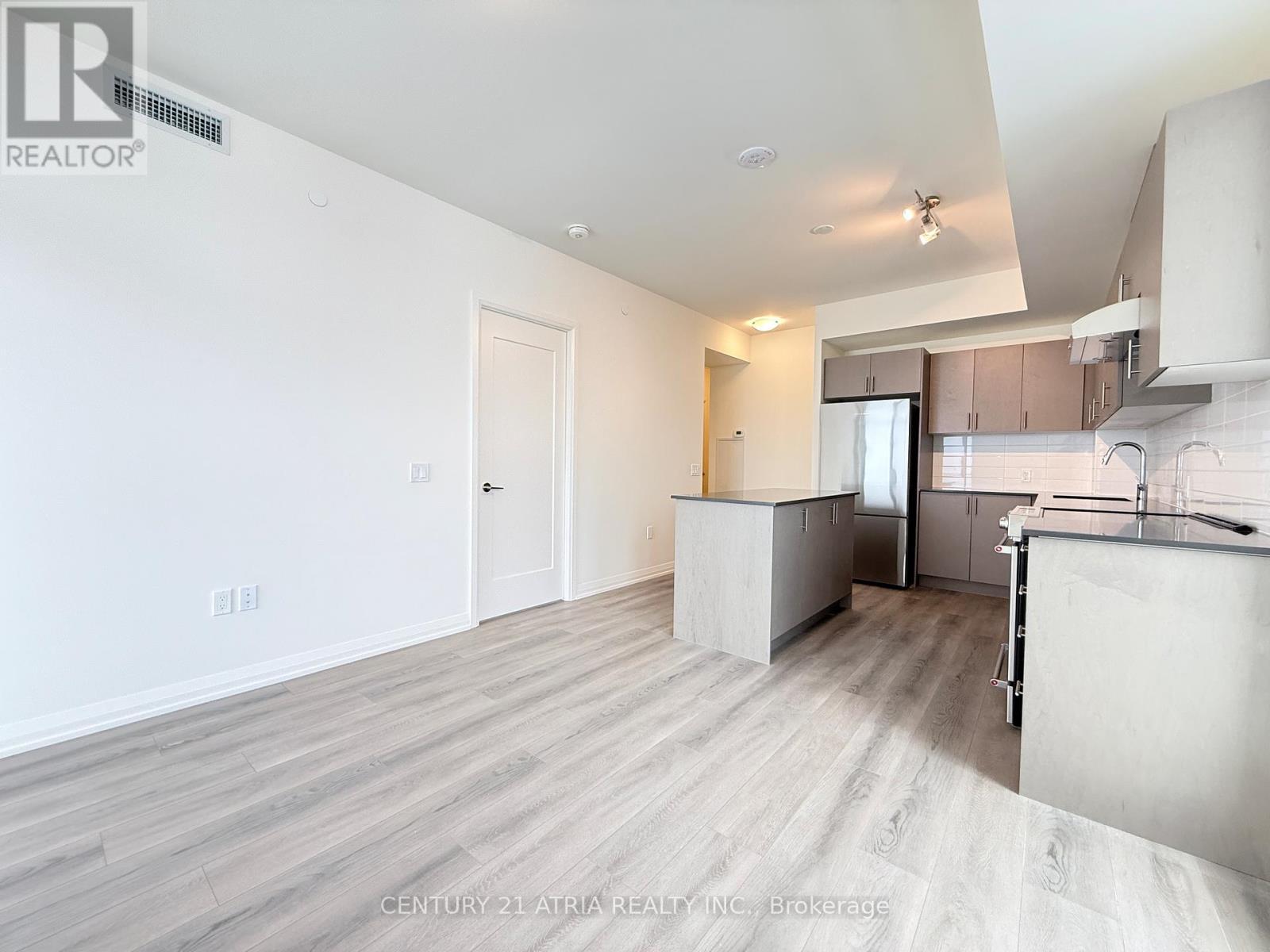 2021 - 8960 Jane Street, Vaughan, ON - Indoor Photo Showing Kitchen
