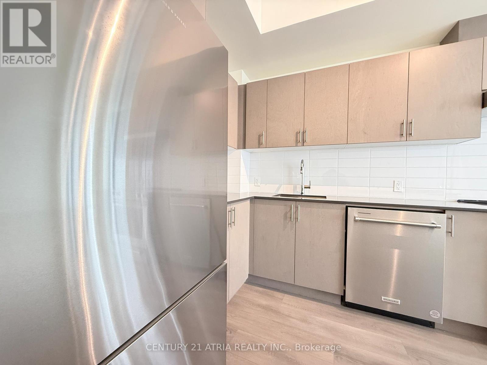 2021 - 8960 Jane Street, Vaughan, ON - Indoor Photo Showing Kitchen