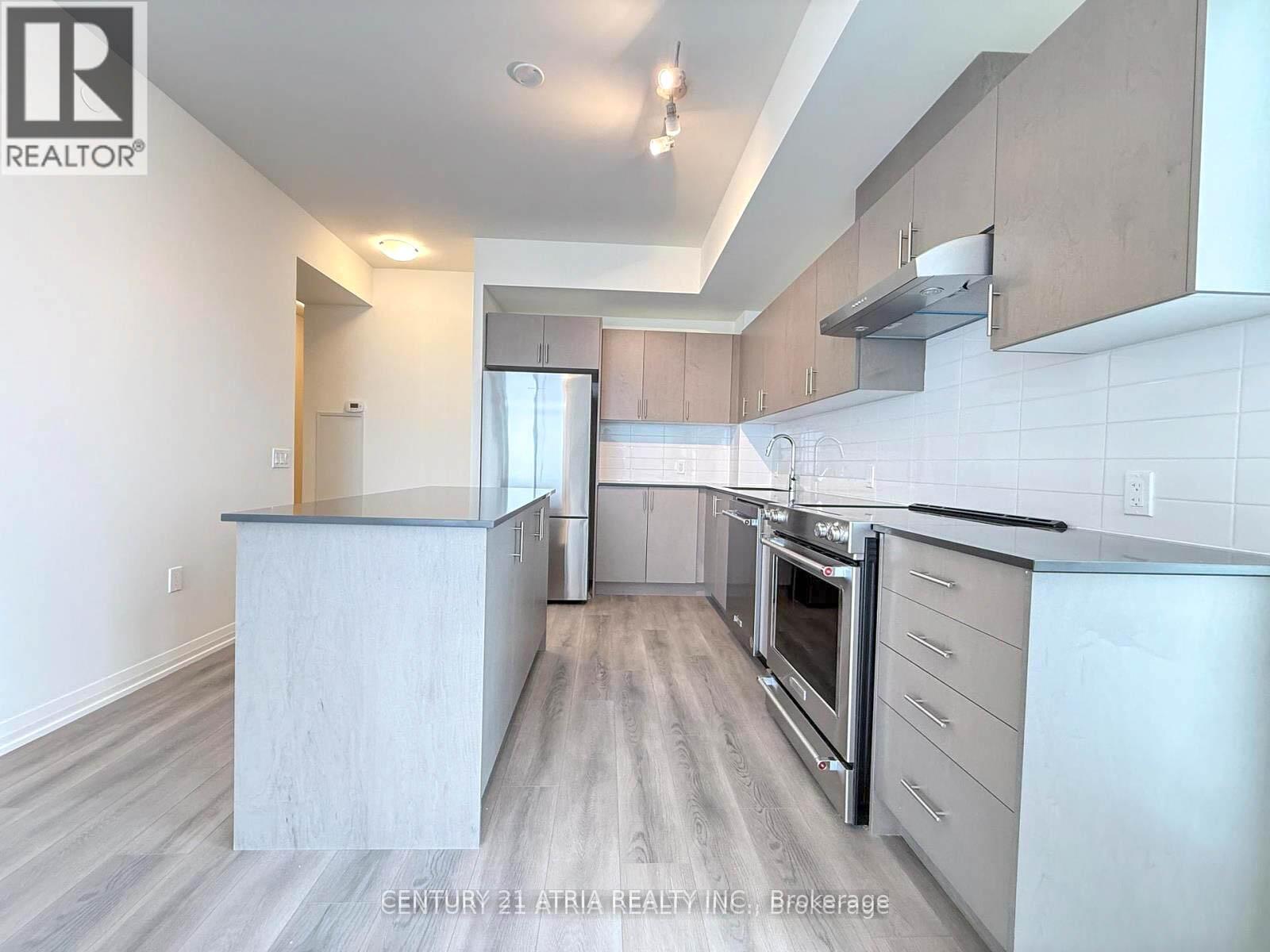 2021 - 8960 Jane Street, Vaughan, ON - Indoor Photo Showing Kitchen With Upgraded Kitchen