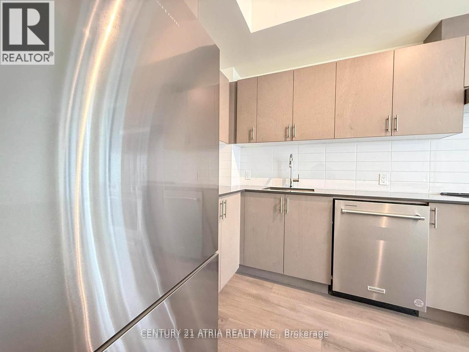 2021 - 8960 Jane Street, Vaughan, ON - Indoor Photo Showing Kitchen