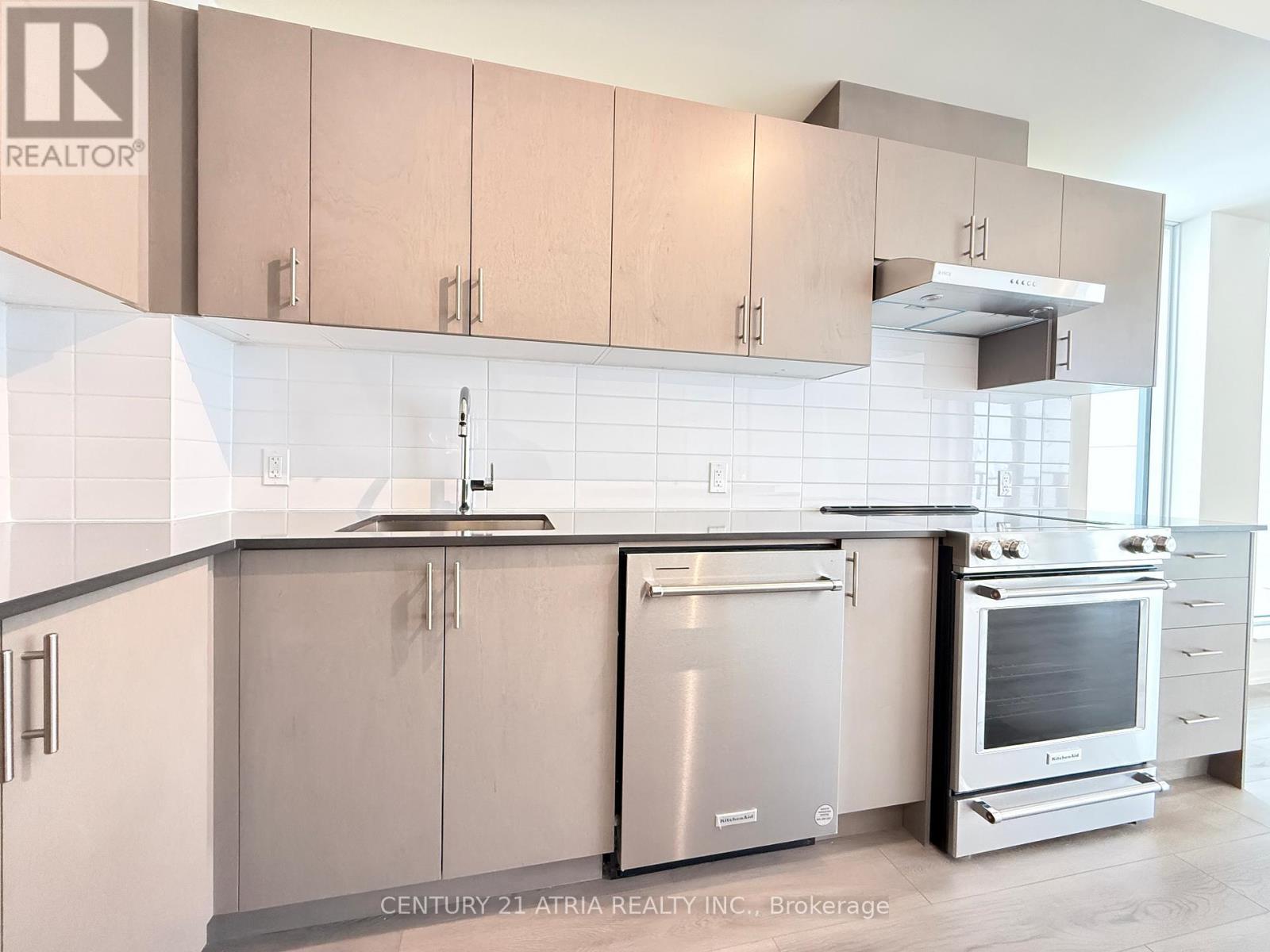 2021 - 8960 Jane Street, Vaughan, ON - Indoor Photo Showing Kitchen With Upgraded Kitchen