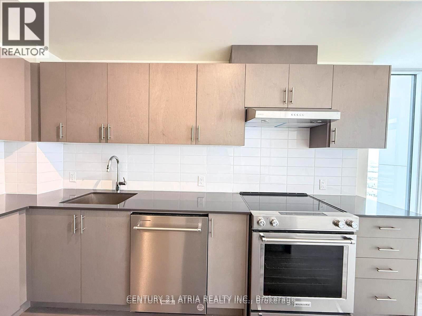 2021 - 8960 Jane Street, Vaughan, ON - Indoor Photo Showing Kitchen With Upgraded Kitchen