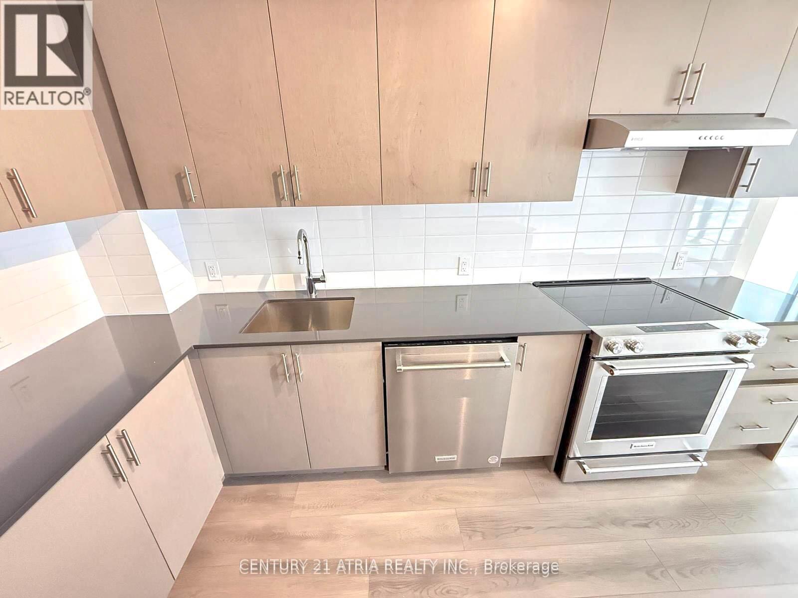 2021 - 8960 Jane Street, Vaughan, ON - Indoor Photo Showing Kitchen With Upgraded Kitchen