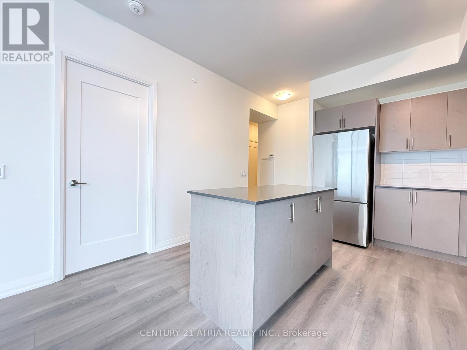 2021 - 8960 Jane Street, Vaughan, ON - Indoor Photo Showing Kitchen
