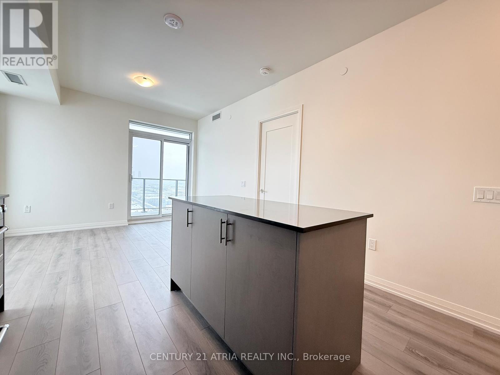 2021 - 8960 Jane Street, Vaughan, ON - Indoor