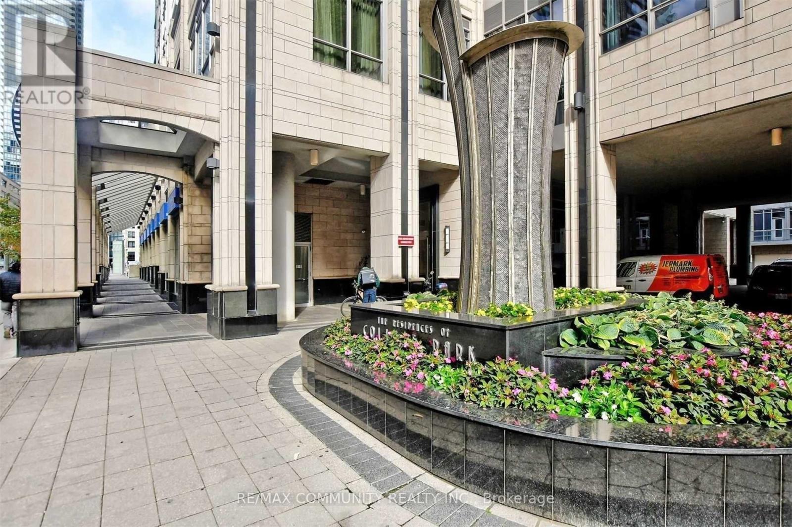 202 - 763 Bay Street, Toronto, ON - Outdoor