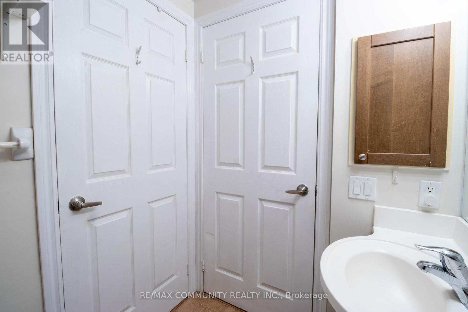 202 - 763 Bay Street, Toronto, ON - Indoor Photo Showing Bathroom
