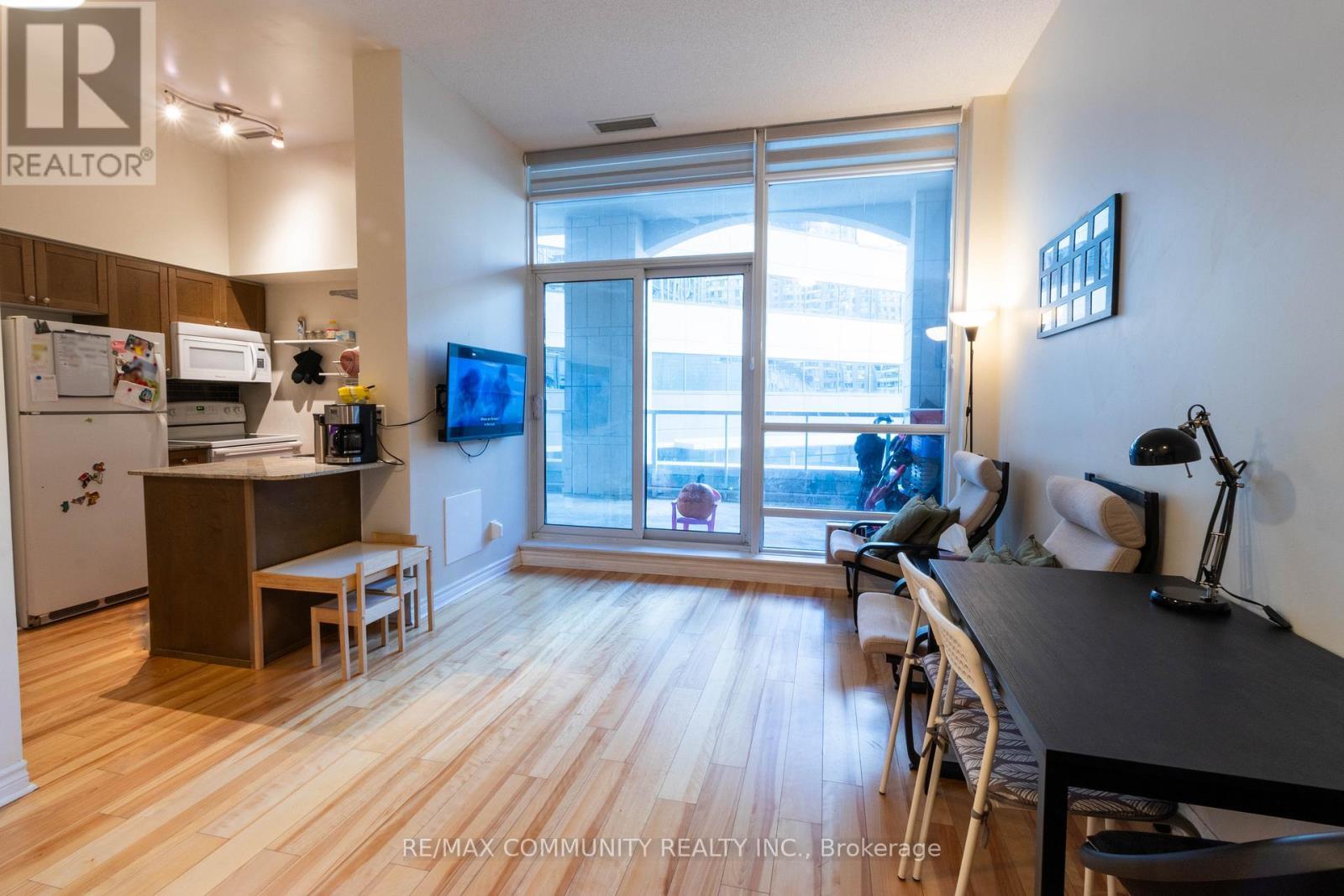 202 - 763 Bay Street, Toronto, ON - Indoor