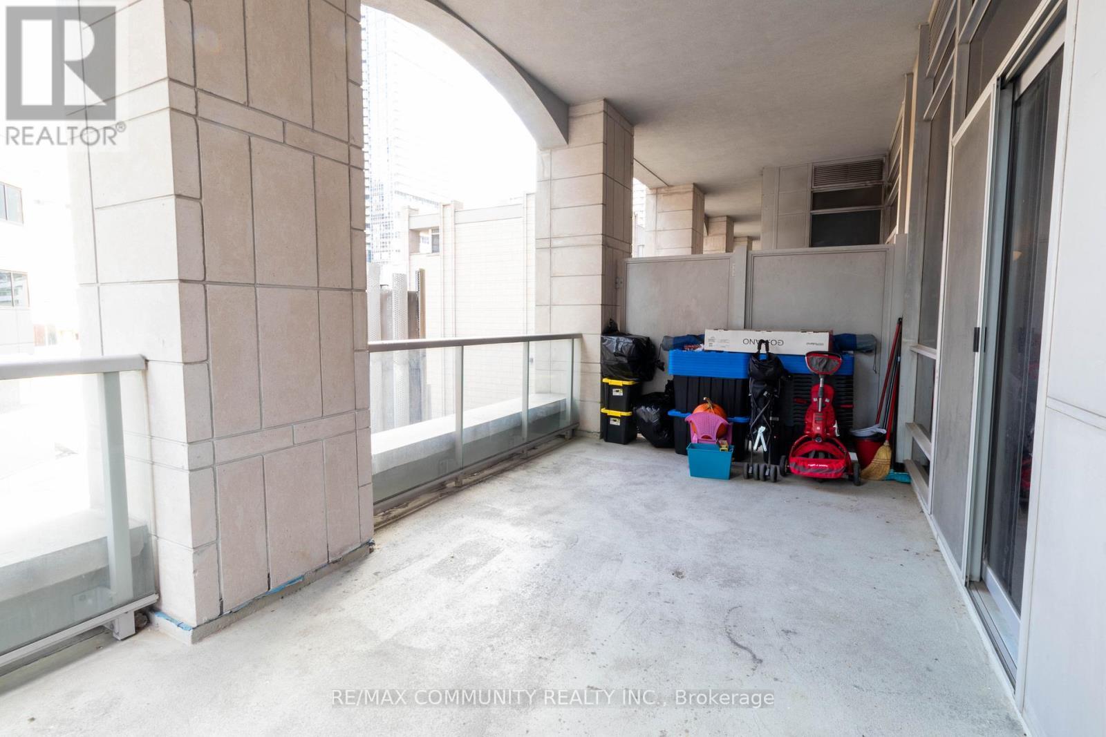 202 - 763 Bay Street, Toronto, ON - With Exterior