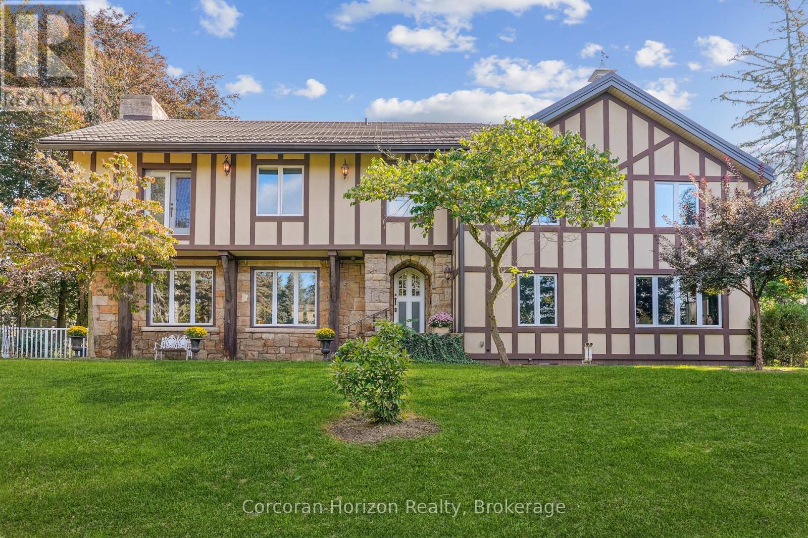 353 Sulphur Springs Road, Hamilton (Ancaster), ON - Outdoor