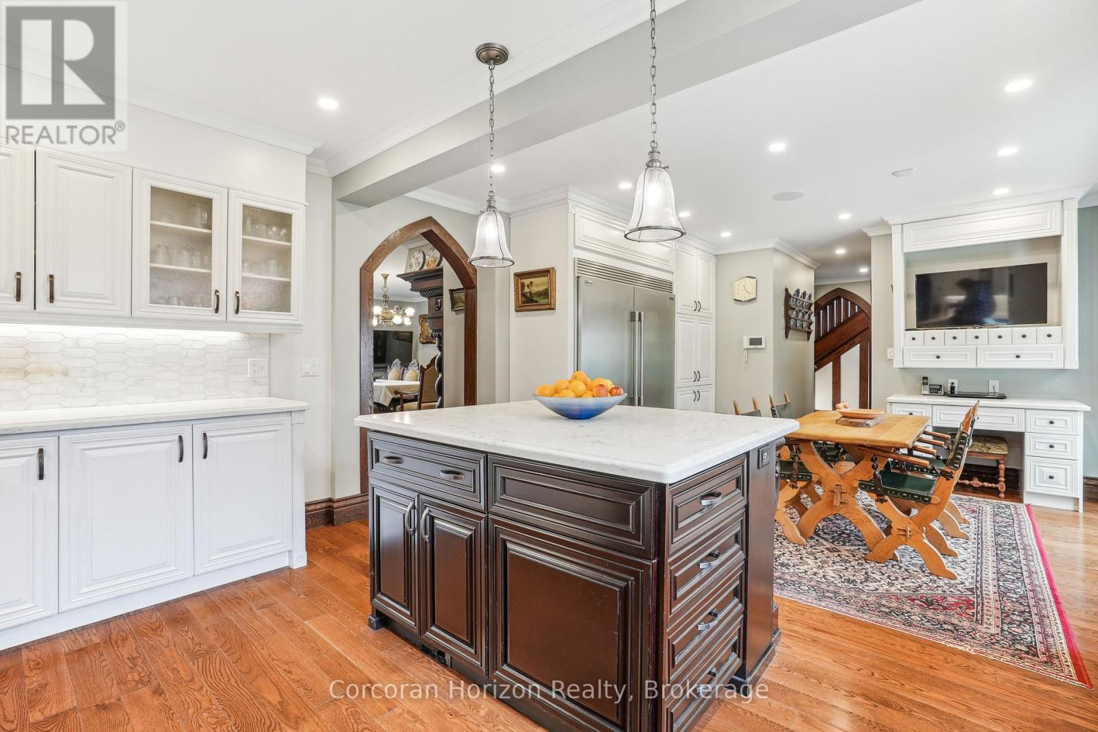 353 Sulphur Springs Road, Hamilton (Ancaster), ON - Indoor Photo Showing Kitchen With Upgraded Kitchen