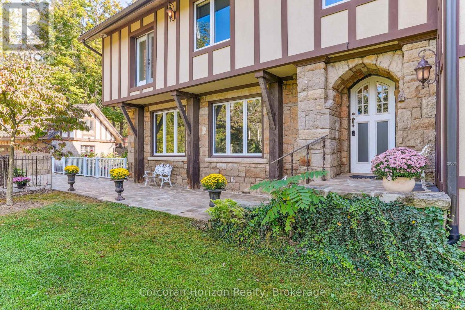 353 Sulphur Springs Road, Hamilton (Ancaster), ON - Outdoor