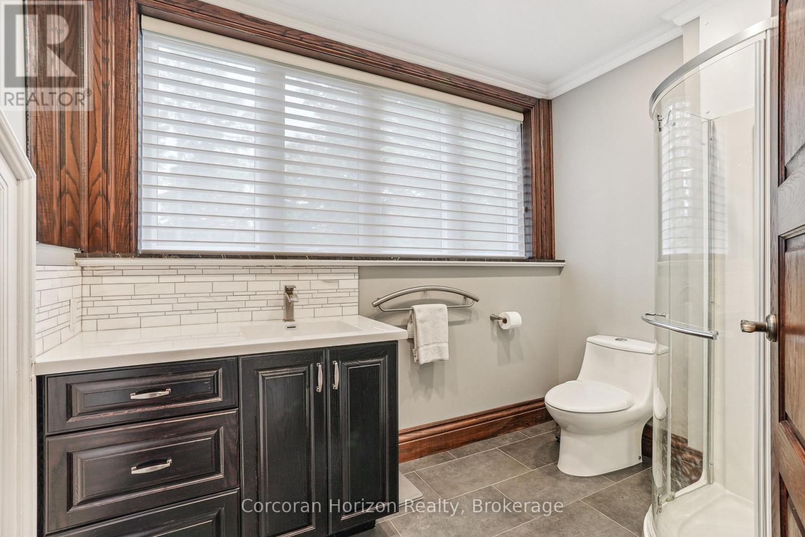 353 Sulphur Springs Road, Hamilton (Ancaster), ON - Indoor Photo Showing Bathroom