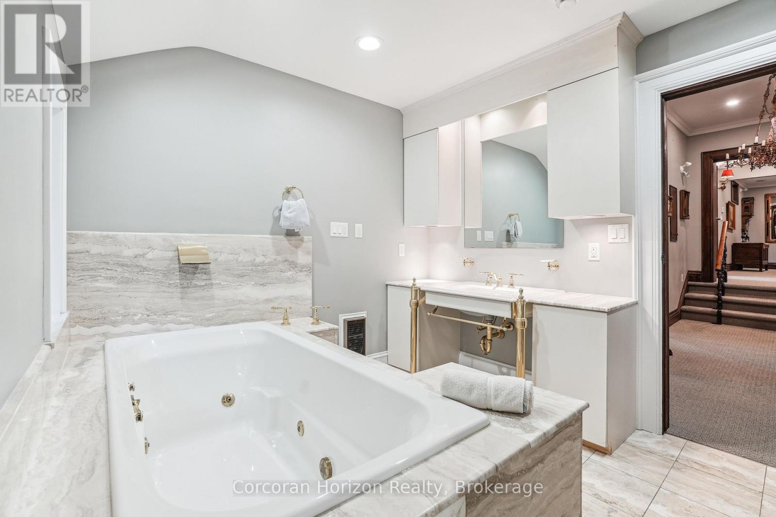 353 Sulphur Springs Road, Hamilton (Ancaster), ON - Indoor Photo Showing Bathroom