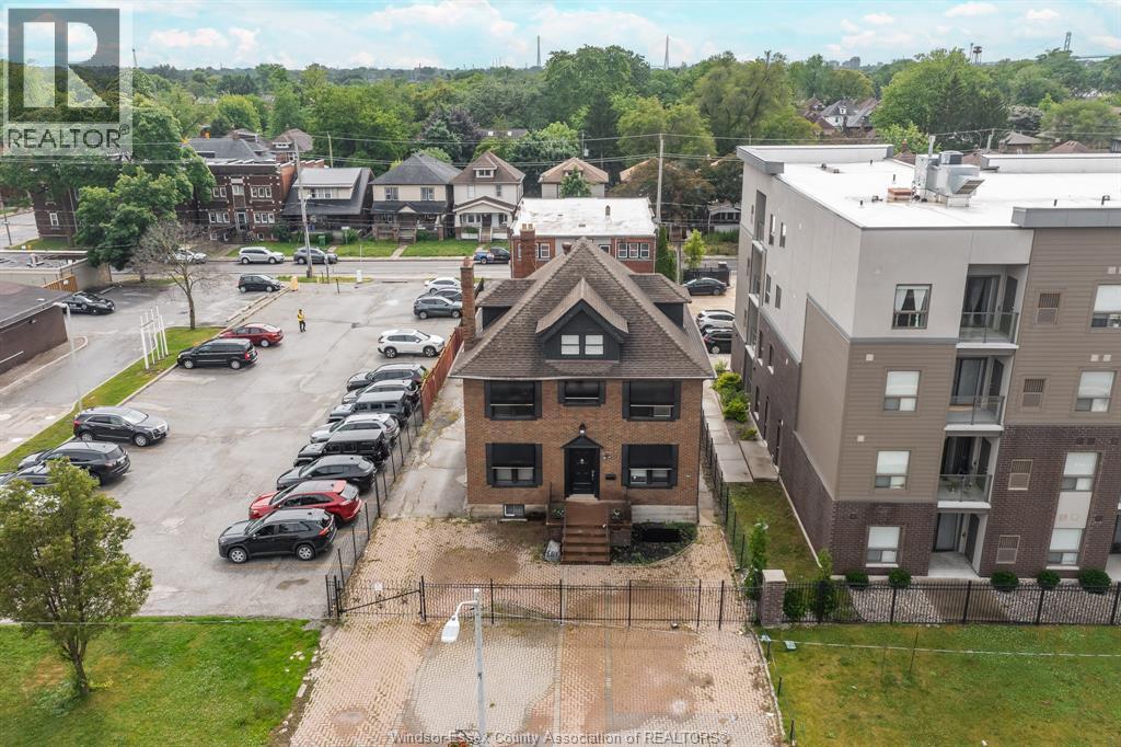 961 Ouellette Avenue, Windsor, ON