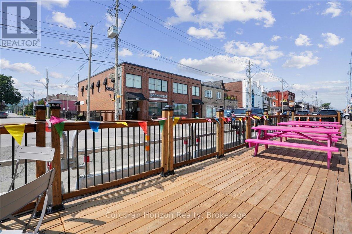 Main - 659 Barton Street E, Hamilton (Gibson), ON