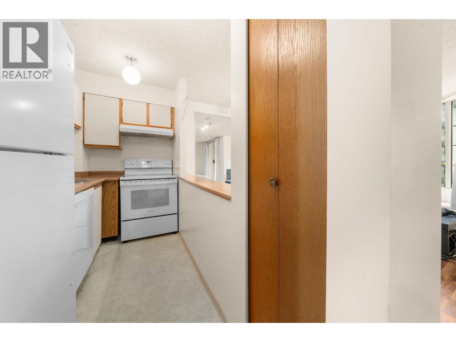 307 1330 Hornby Street, Vancouver, BC - Indoor Photo Showing Kitchen