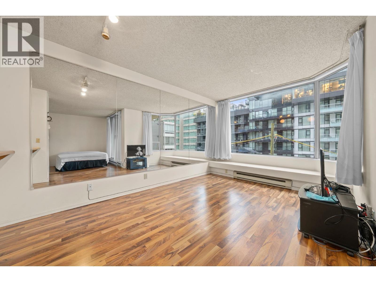 307 1330 Hornby Street, Vancouver, BC - Indoor
