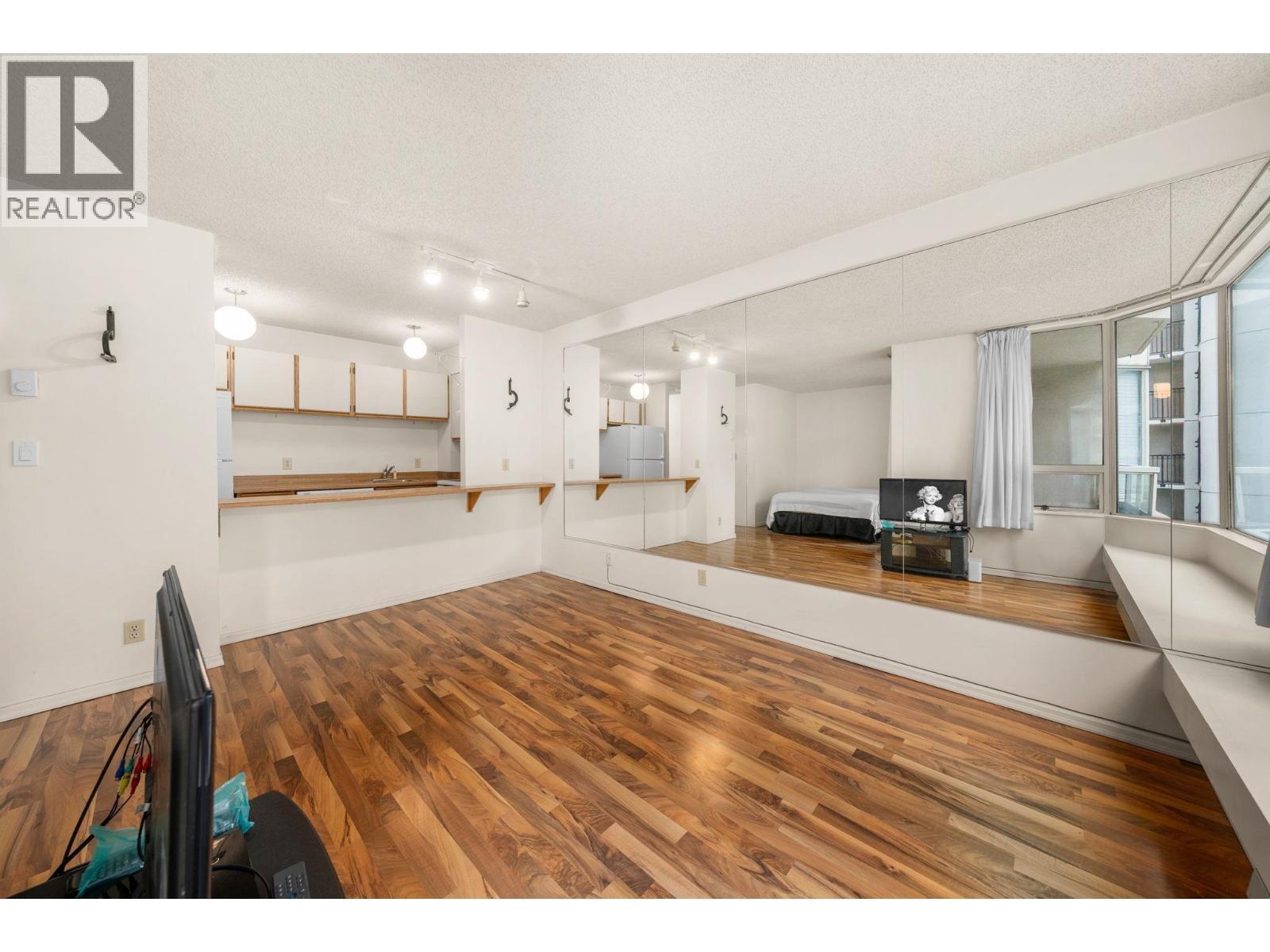 307 1330 Hornby Street, Vancouver, BC - Indoor