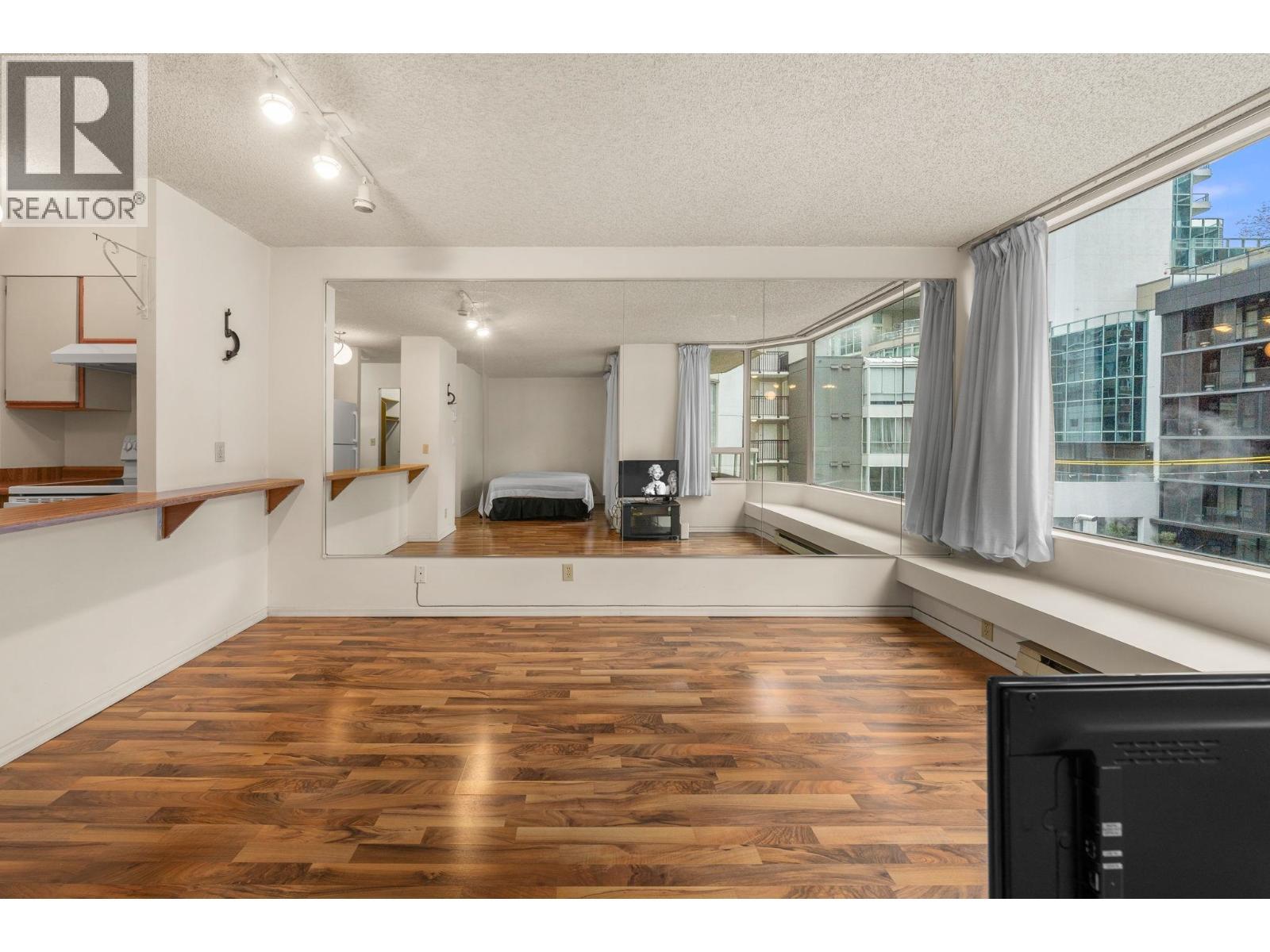 307 1330 Hornby Street, Vancouver, BC - Indoor