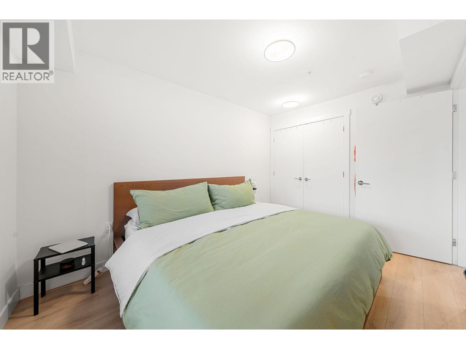 402 1519 Crown Street, Vancouver, BC - Indoor Photo Showing Bedroom