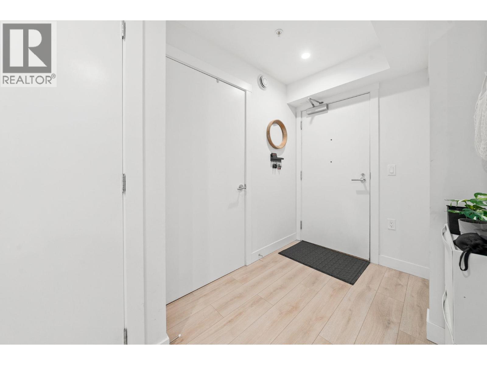 402 1519 Crown Street, Vancouver, BC - Indoor Photo Showing Other Room