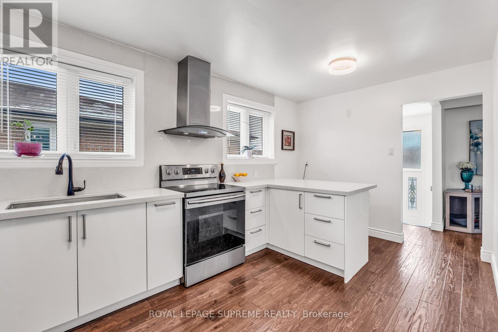 301 Pellatt Avenue, Toronto, ON - Indoor Photo Showing Kitchen