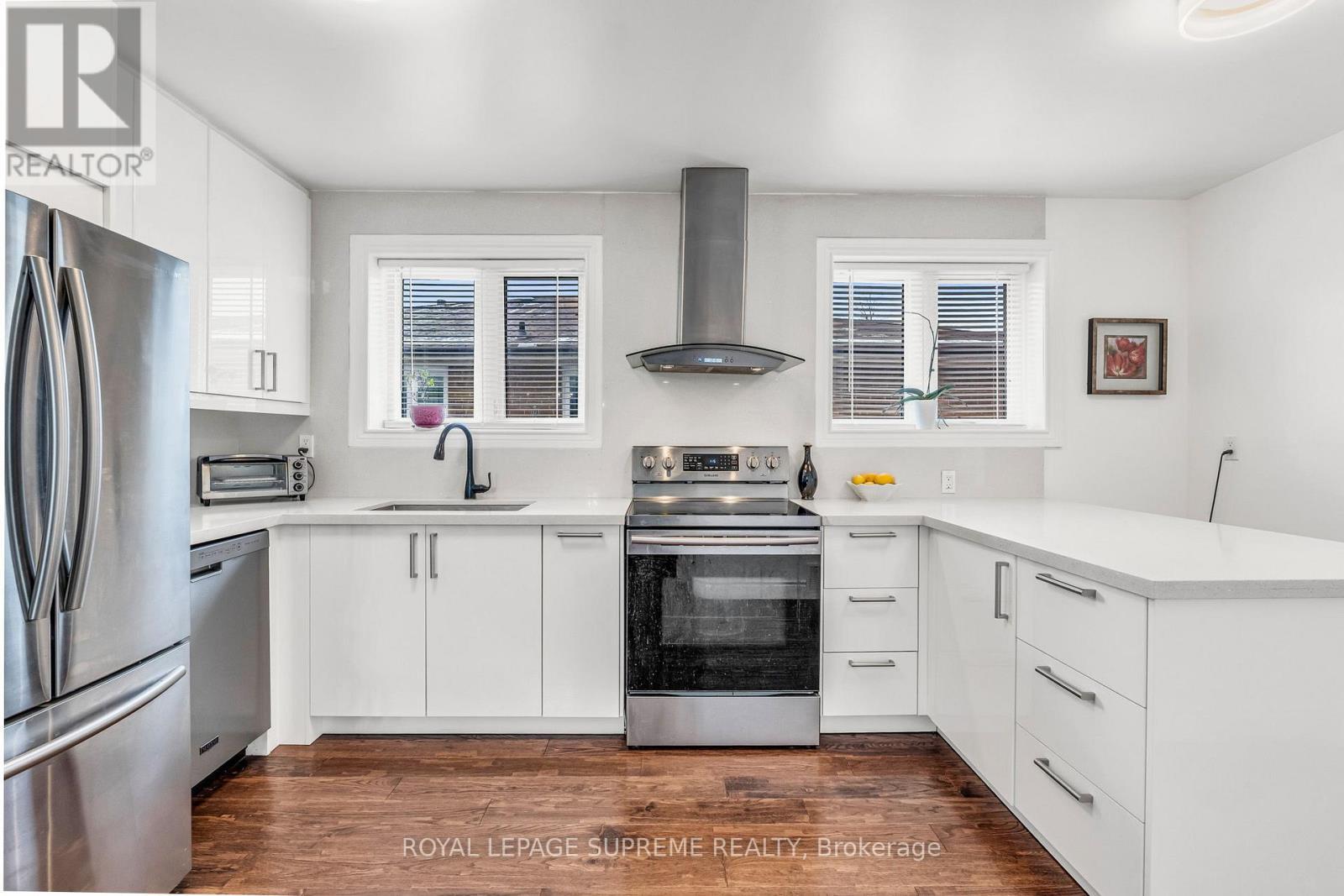 301 Pellatt Avenue, Toronto, ON - Indoor Photo Showing Kitchen