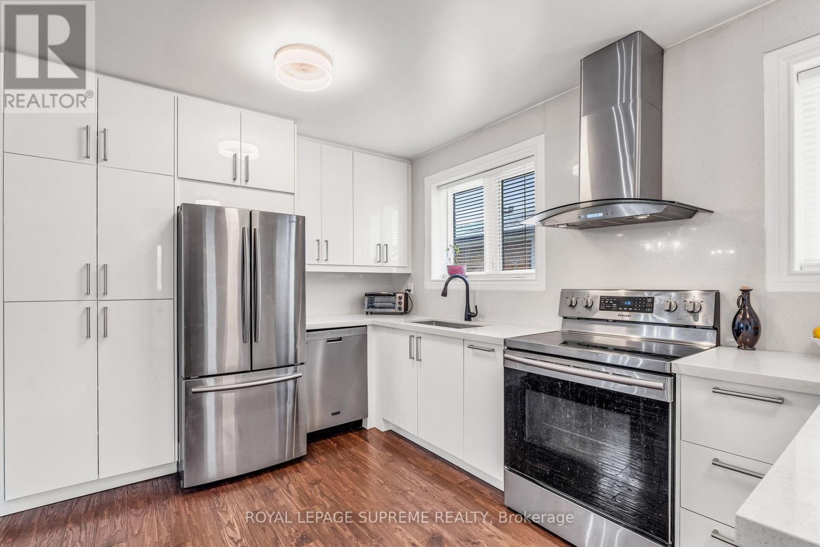 301 Pellatt Avenue, Toronto, ON - Indoor Photo Showing Kitchen