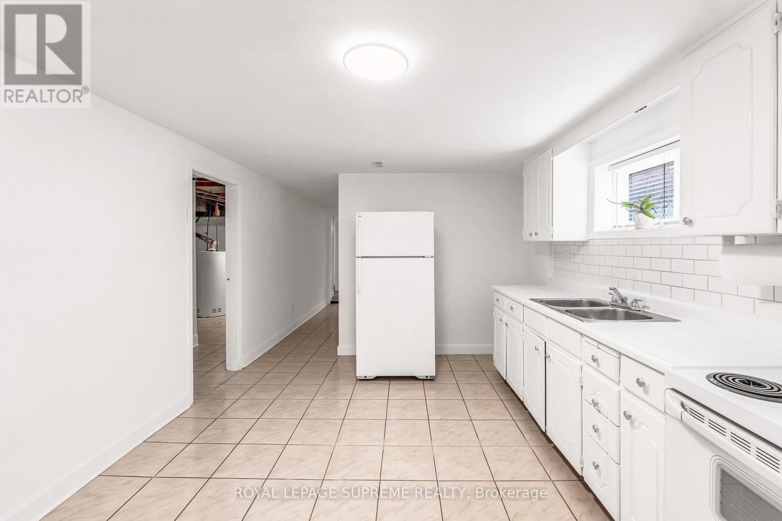 301 Pellatt Avenue, Toronto, ON - Indoor Photo Showing Kitchen With Double Sink