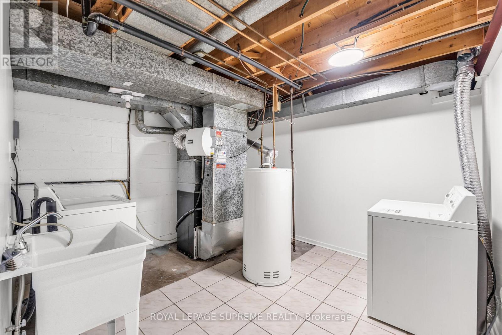 301 Pellatt Avenue, Toronto, ON - Indoor Photo Showing Laundry Room