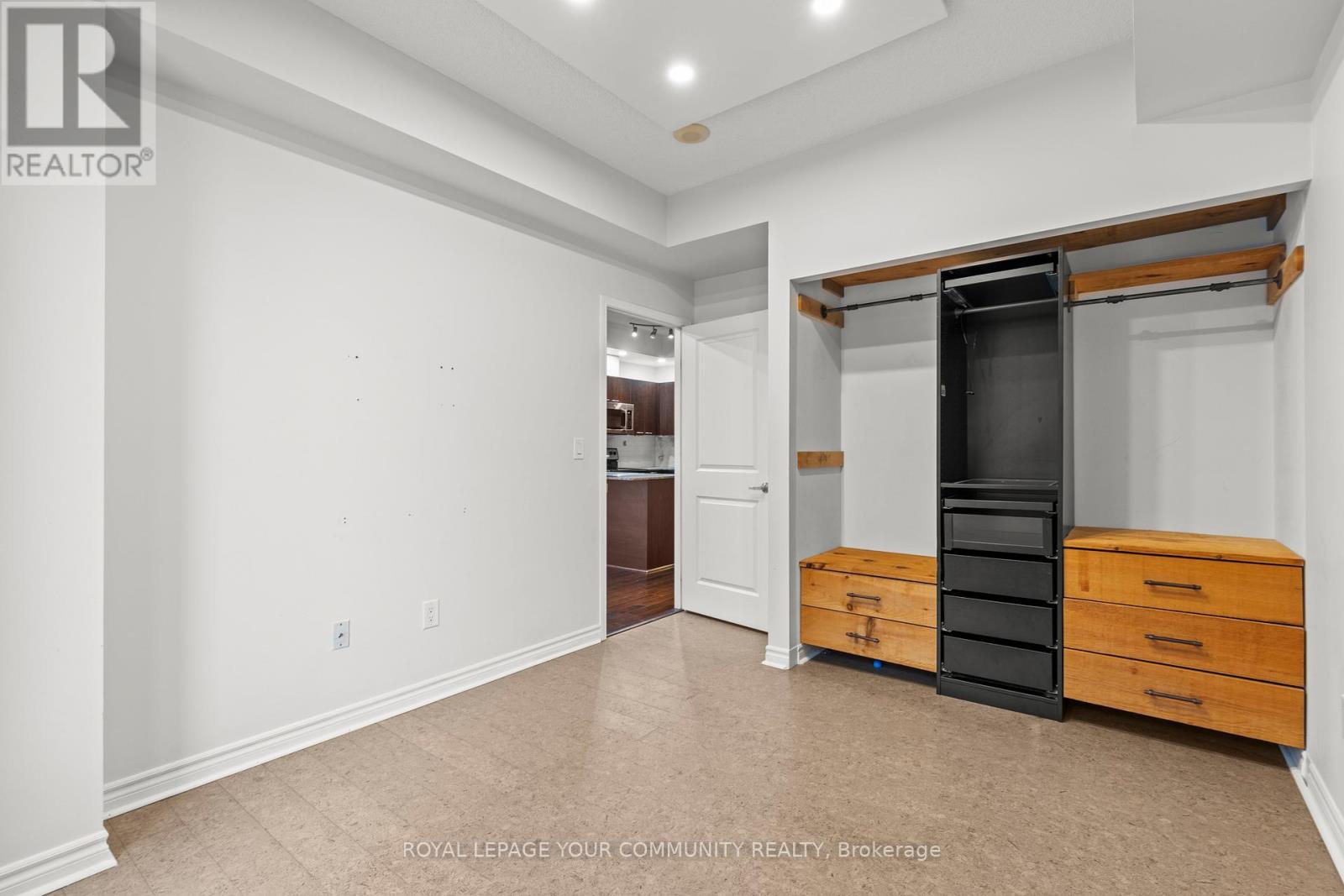 515 - 385 Prince Of Wales Drive, Mississauga, ON - Indoor