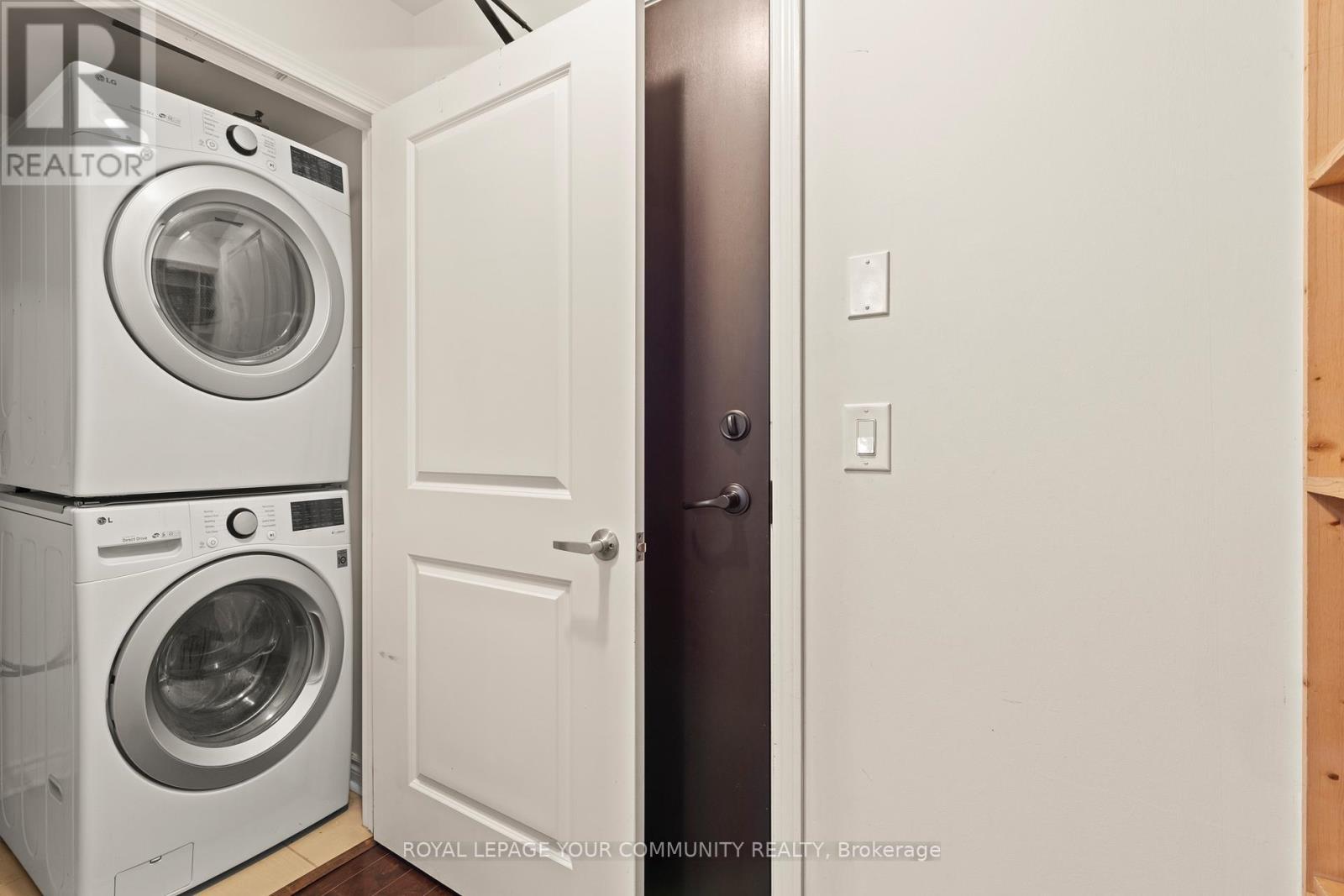 515 - 385 Prince Of Wales Drive, Mississauga, ON - Indoor Photo Showing Laundry Room